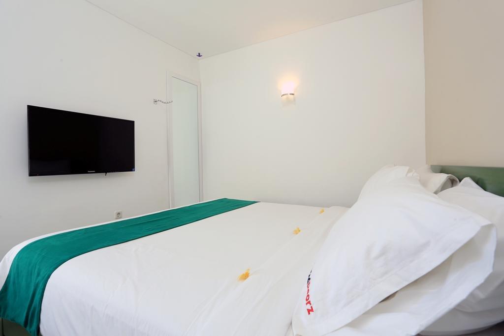 Отель Reddoorz Near Pantai Jerman Кута Экстерьер фото