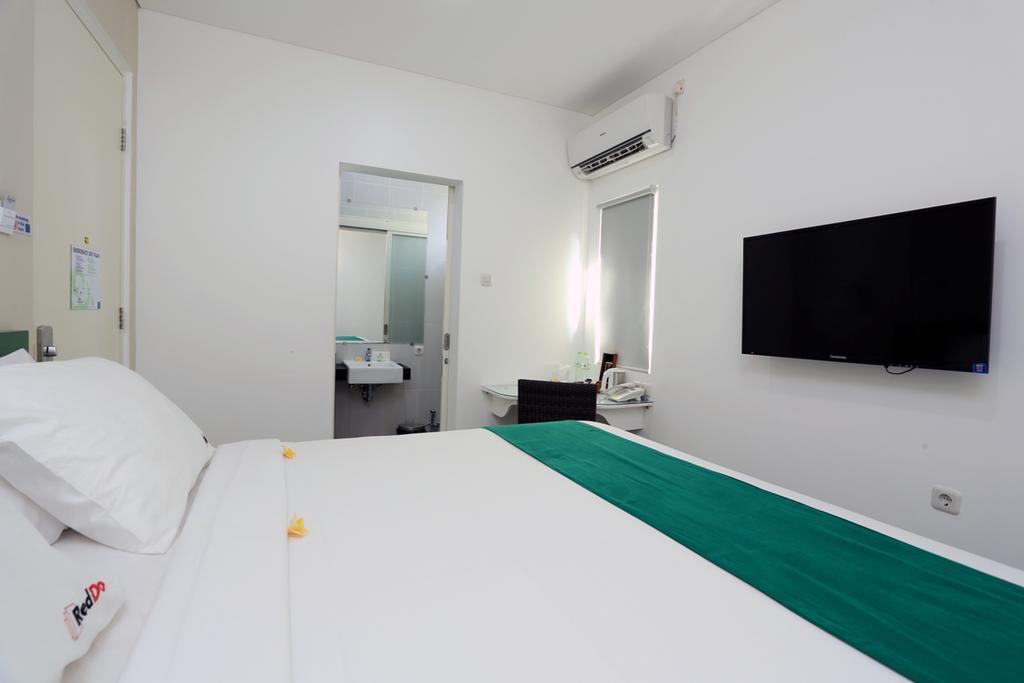Отель Reddoorz Near Pantai Jerman Кута Номер фото